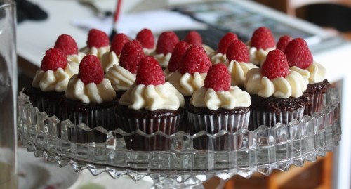 "chocolate cupcakes with cream cheese frosting and raspberries"