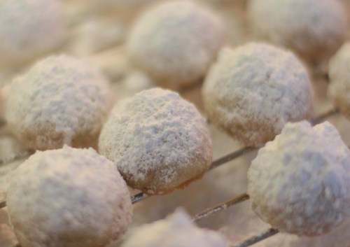12 Days of Rebaking Christmas cookies - Snowballs